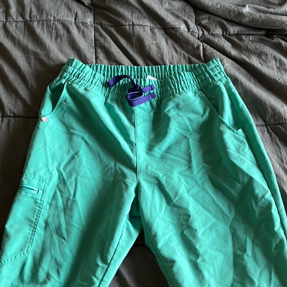 Surgical green figs jogger scrubs